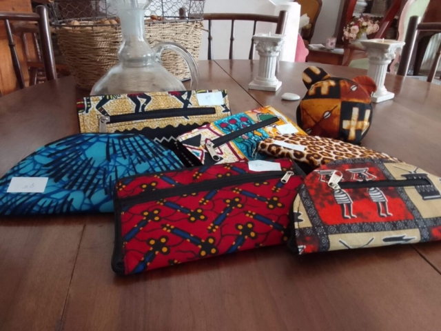 34 - porte monnaie rectangulaire, oreilles de chat 8€