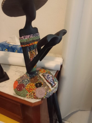 24 - Liseuse bois et perles de 40 à 100 € suivant les tailles