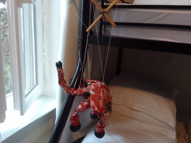 42 - Marionnette à fils pagne et calbas 20€