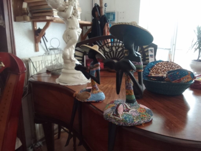22- Liseuse bois et perles de 40 à 100 € suivant les tailles