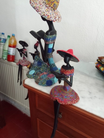 8- Liseuse bois et perles de 40 à 100 € suivant les tailles Cadeaux de Noël du Togo