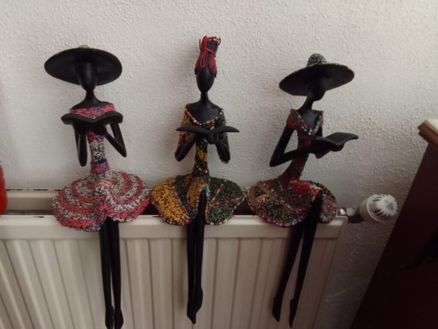 7- Liseuse bois et perles de 40 à 100 € suivant les tailles Cadeaux de Noël du Togo