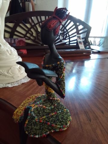 6- Liseuse bois et perles de 40 à 100 € suivant les tailles Cadeaux de Noël du Togo