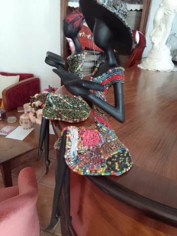 9- Liseuse bois et perles de 40 à 100 € suivant les tailles Cadeaux de Noël du Togo