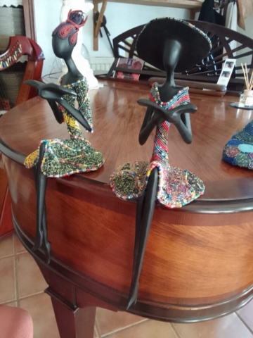 5 - Liseuse bois et perles de 40 à 100 € suivant les tailles Cadeaux de Noël du Togo