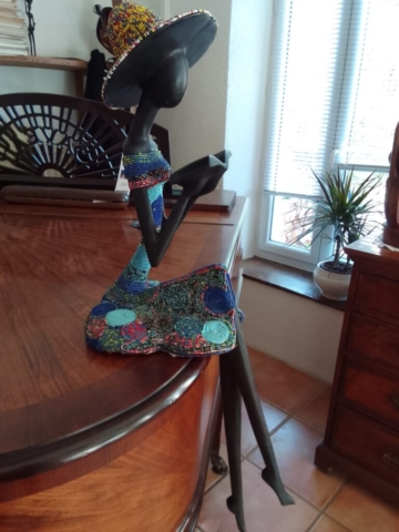 3- Liseuse bois et perles de 40 à 100 € suivant les tailles Cadeaux de Noël du Togo