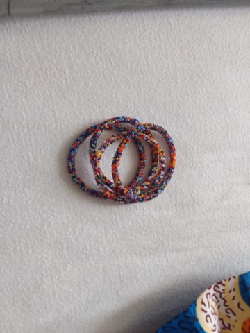 47 - Bracelet petites perles 10€ les 3