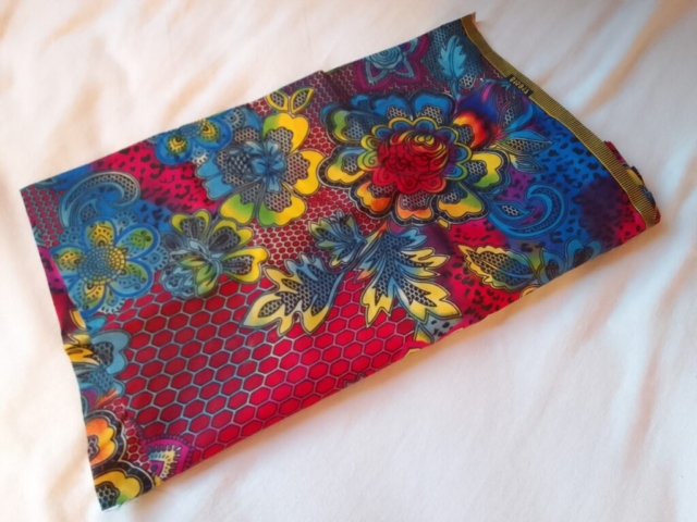 49 - Tissu pagne différents motifs(1,80×1,16 environ)10€ 60